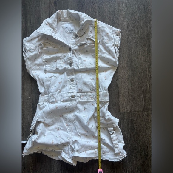 Celebrity Pink Floral Button-Up Top - Picture 6 of 7